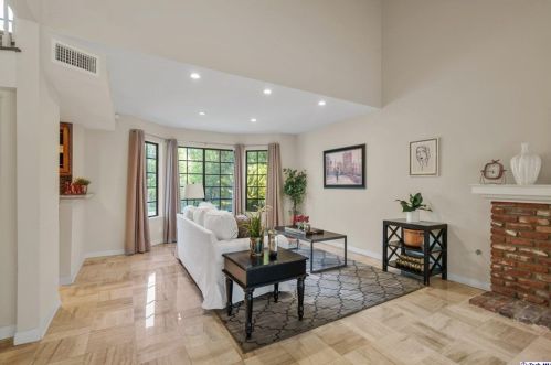 2520 Flintridge Dr, Glendale CA  91206-1033 exterior