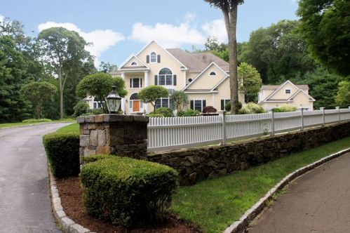 13 Woodway Ln, Wilton, CT 06897-4730