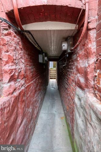 232 Walnut St, Lancaster PA  17602-2342 exterior