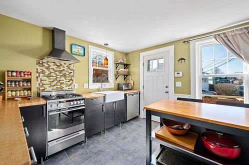 51 Kickemuit Rd, Warren, RI 02885-1932