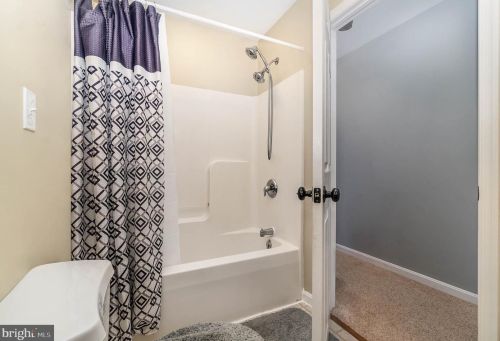 7703 Gnatstown Rd, Hanover PA 17331-6821 exterior