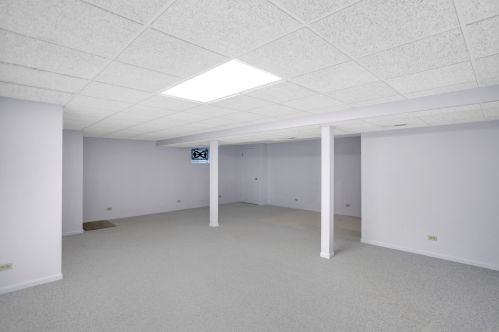 841 Tamarac Dr, Carol Stream IL  60188-4427 exterior