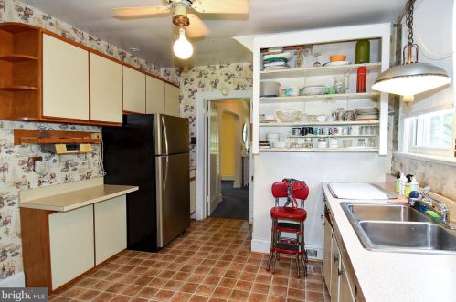 2013 Glen Ross Rd, Silver Spring MD 20910-2125 exterior