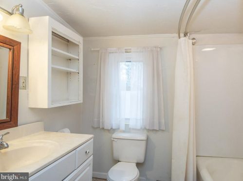 2122 Millcreek Rd, Lancaster PA  17602-4749 exterior