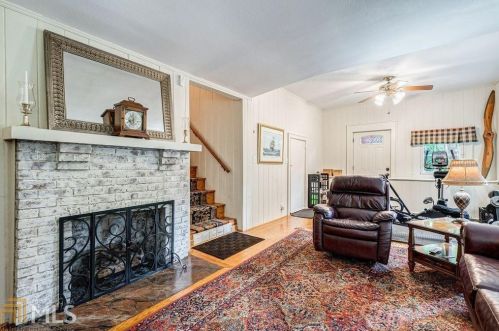 689 Cumberland Cir, Atlanta GA  30306-3256 exterior