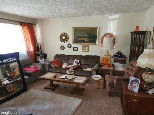 8 Conway Ave, Trenton, NJ 08618-1512