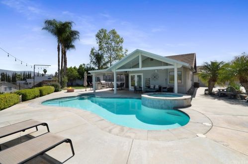 6287 Alegre Ct, Riverside, CA 92506-4652