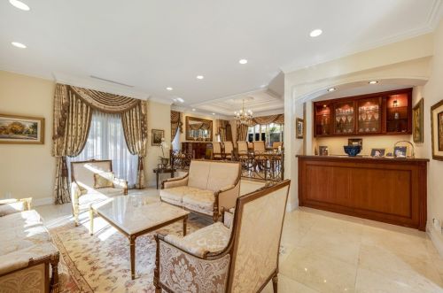 1360 Greenbriar Rd, Glendale CA  91207-1254 exterior
