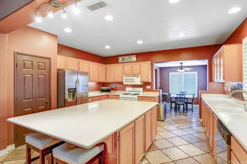 12499 Orangeblossom Ln, Riverside CA  92503-7057 exterior