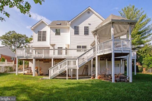 6803 Braddock Rd, Springfield VA  22151-3016 exterior