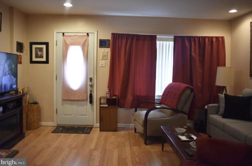 6024 10th St, Philadelphia PA 19147-1917 exterior