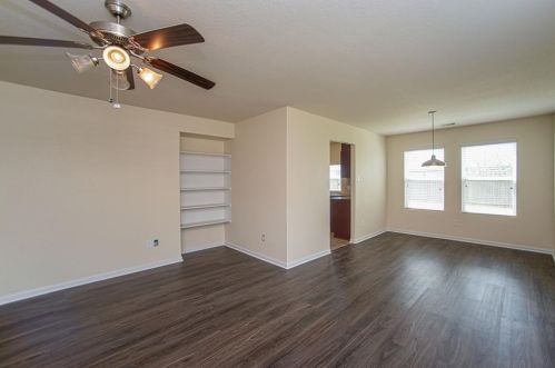 16738 Blue Jay Dr, Conroe TX  77385-7337 exterior