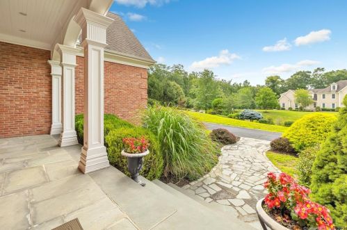 6 Clydesdale Ct, Upper Stepney, CT 06468-1369