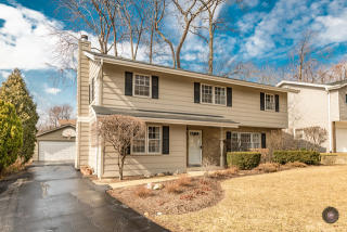 308 Clinton Ct, Wheaton, IL 60187-4666