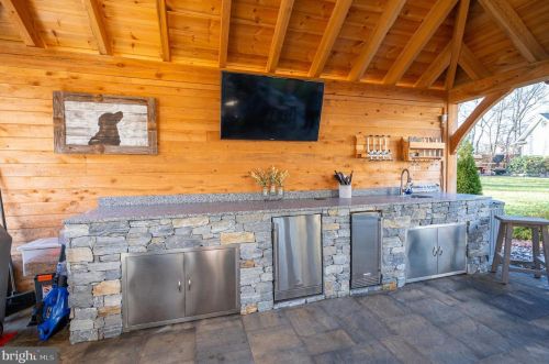 874 Pheasant Hill Rd, Summit Point WV  25446-3634 exterior