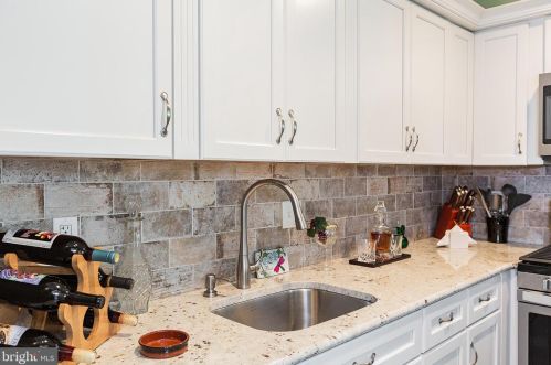 85 Valleybrook Dr, Lancaster PA  17601-4612 exterior