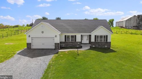 501 Cunningham Dr, Falling Waters, WV 25419-9636