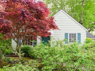 111 53rd Ave, Portland, OR 97215-1203