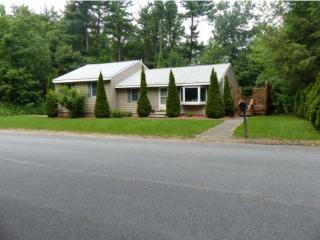 8 Moe St, Nashua, NH 03062-3615
