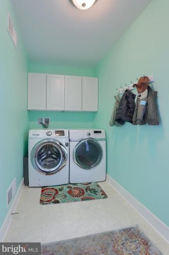 1518 Sunset Ave, Lancaster PA  17601-4328 exterior