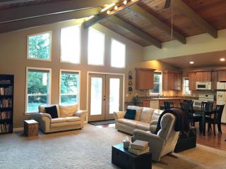 1592 Scenic View Dr, Stayton, OR 97383-1426
