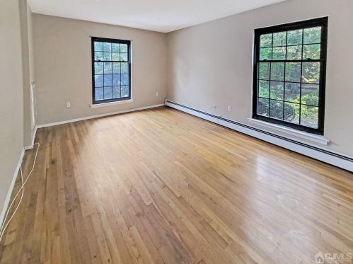 323 Gill Ln, Iselin, NJ 08830-2835