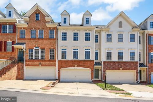 9674 Potters Hill Cir, Lorton, VA 22079-2318