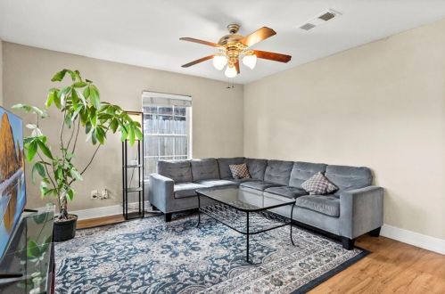 6609 Cruz St, Austin TX  78741-3519 exterior