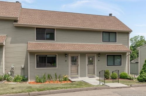 17 Coram Rd, Huntington CT  06484-4048 exterior