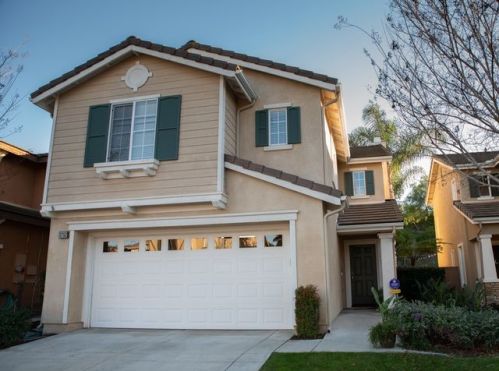 1752 Cottonwood Dr, Vista, CA 92081-4500