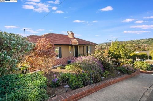 1301 Juana Ave, San Leandro CA  94577-5044 exterior