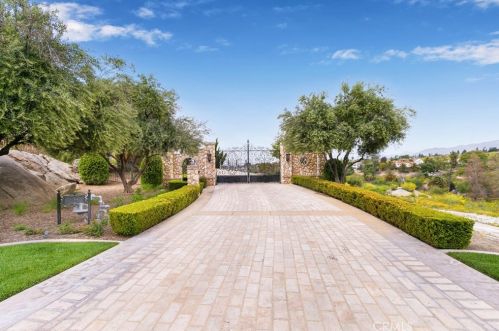 7163 Miracle Mile, Riverside, CA 92506-7598