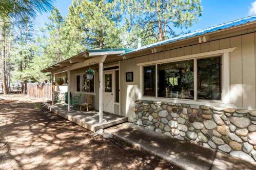 10458 Reynold Way, Truckee CA  96161-1802 exterior