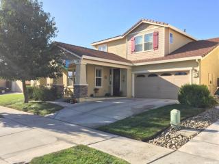 821 La Paloma St, Turlock, CA 95382-0480