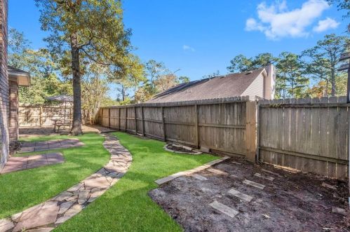 206 Deep Dl Ln, Conroe TX  77304-7208 exterior