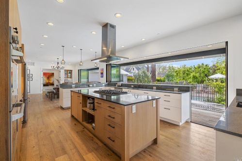 107 Forbes Ave, San Rafael, CA 94901-1742