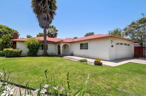 958 Ruby Dr, Vista, CA 92083-5551