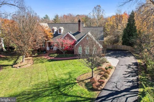 10101 Waterside Dr, Springfield VA  22015-3931 exterior