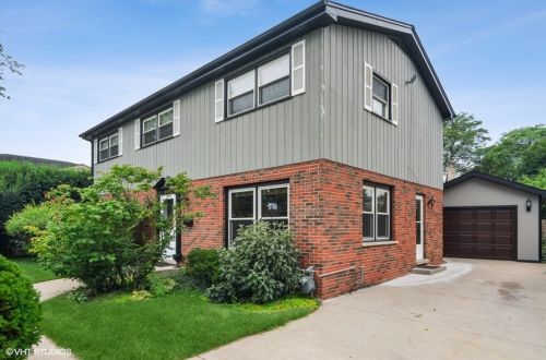 216 Mark Dr, Glenview, IL 60025-2333