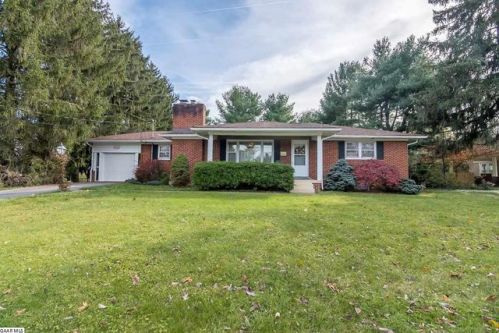 209 Rose Hill Cir, Staunton, VA 24401-2146