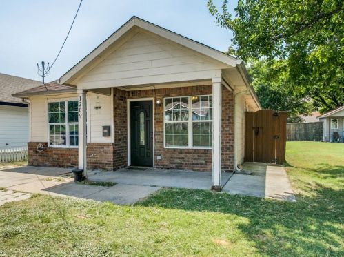 1209 F Ave, Plano TX  75074-6715 exterior