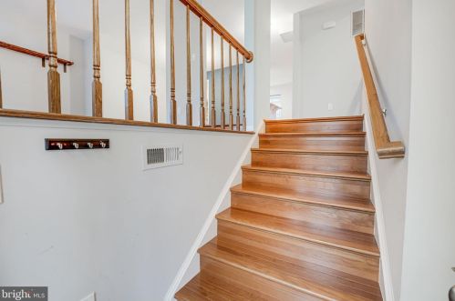11811 Great Owl Cir, Herndon VA  20194-1174 exterior