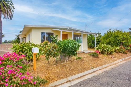 1116 Buena Vista Way, Carlsbad, CA 92008-1449