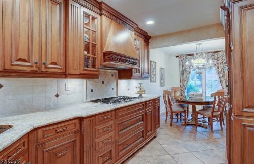 10 Cummings Cir, Town Center, NJ 07052-2254