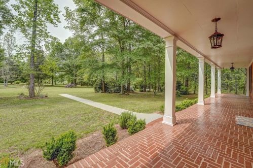 2005 Darel Dr, Social Circle, GA 30025-4701