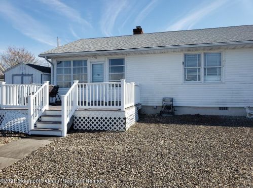 668 Fairview Ln, Lacey, NJ 08731-4952