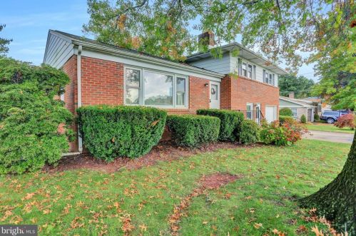 1961 Brenda Rd, York, PA 17408-4230