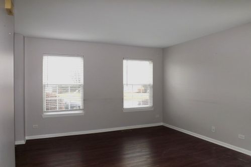 595 Hobart Dr, South Elgin, IL 60177-3071