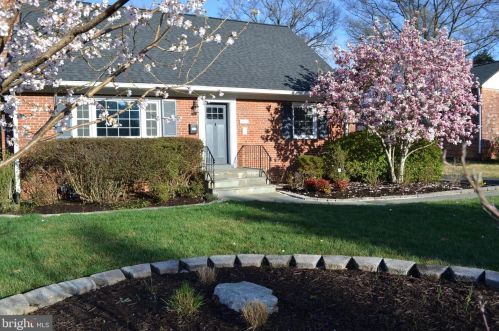 2914 Cleave Dr, Falls Church, VA 22042-2310