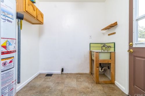 3835 Stansell Dr, Riverside CA  92501-1850 exterior